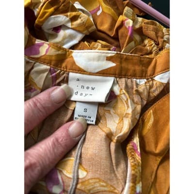 A New Day Brown Floral V-Neck Tie Waist Blouse Size S NWT 566521 - Thumbnail 3