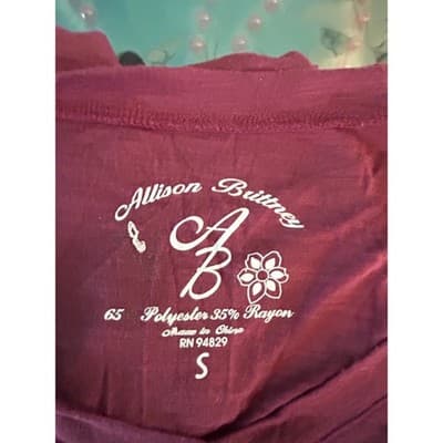 Allison Brittney Top Womens Small Burgundy V-Neck Long Sleeve Slub Knit Shirt - Image 1