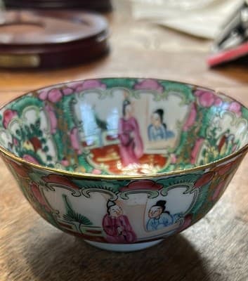 Chinese Rose Medallion Porcelain Tea Bowl - Image 1