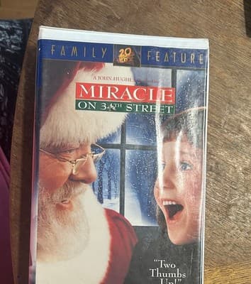 Miracle on 34th Street (1994) VHS Clamshell - Image 1