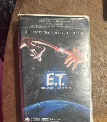 E.T. The Extra-Terrestrial VHS - Image 1