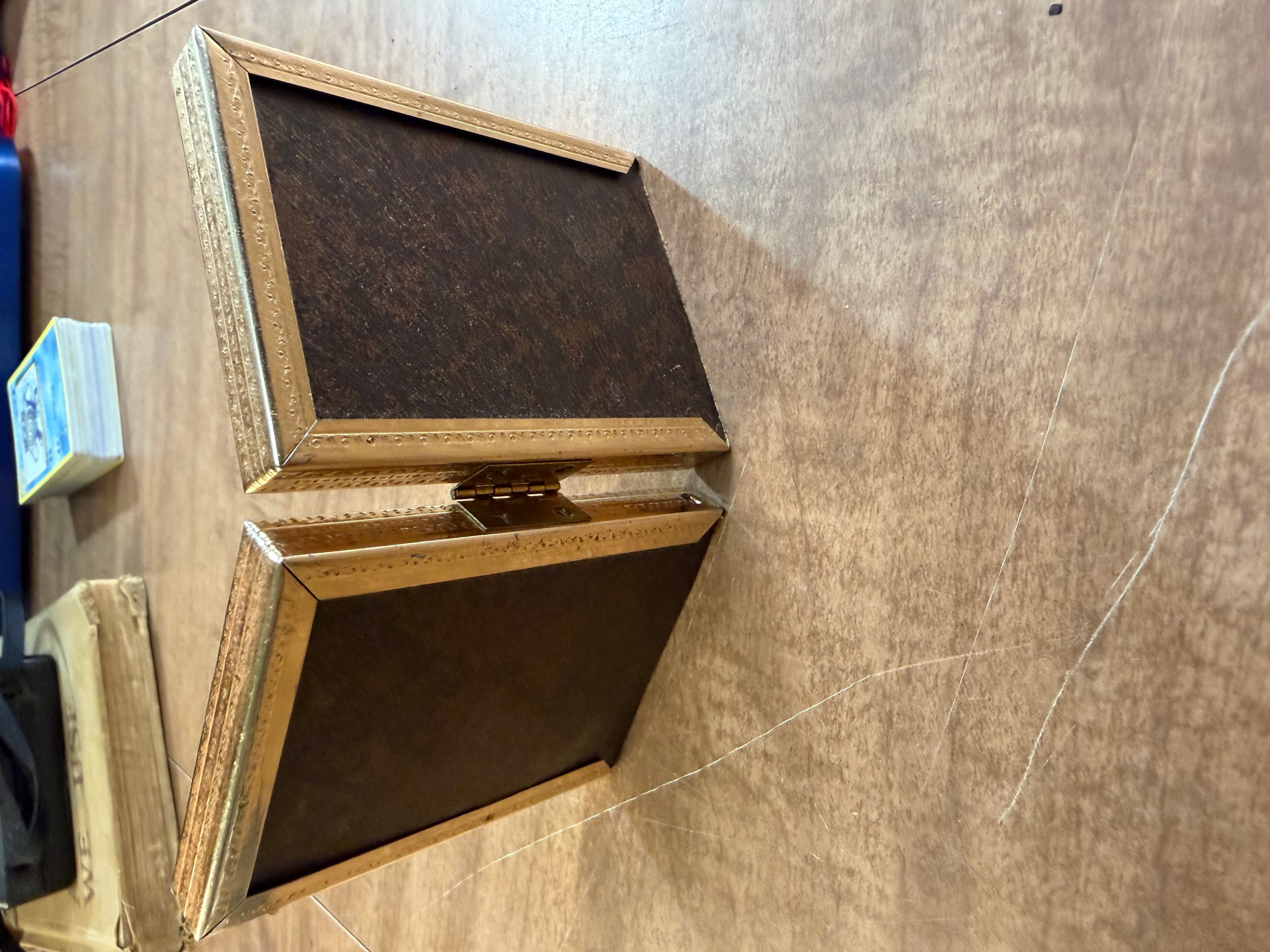 Vintage Double Photo Frame with Decorative Gold Trim - Thumbnail 4