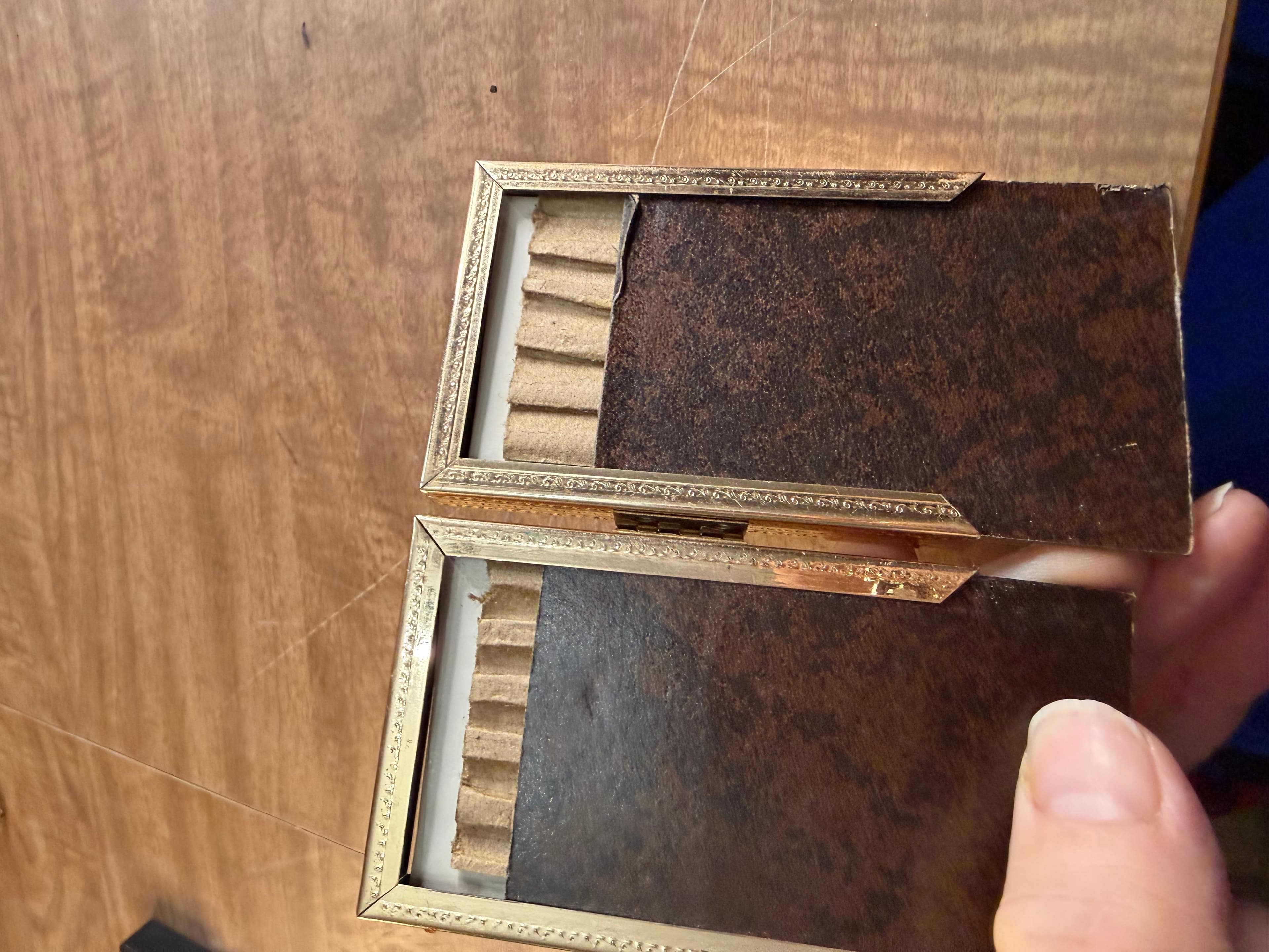 Vintage Double Photo Frame with Decorative Gold Trim - Thumbnail 5