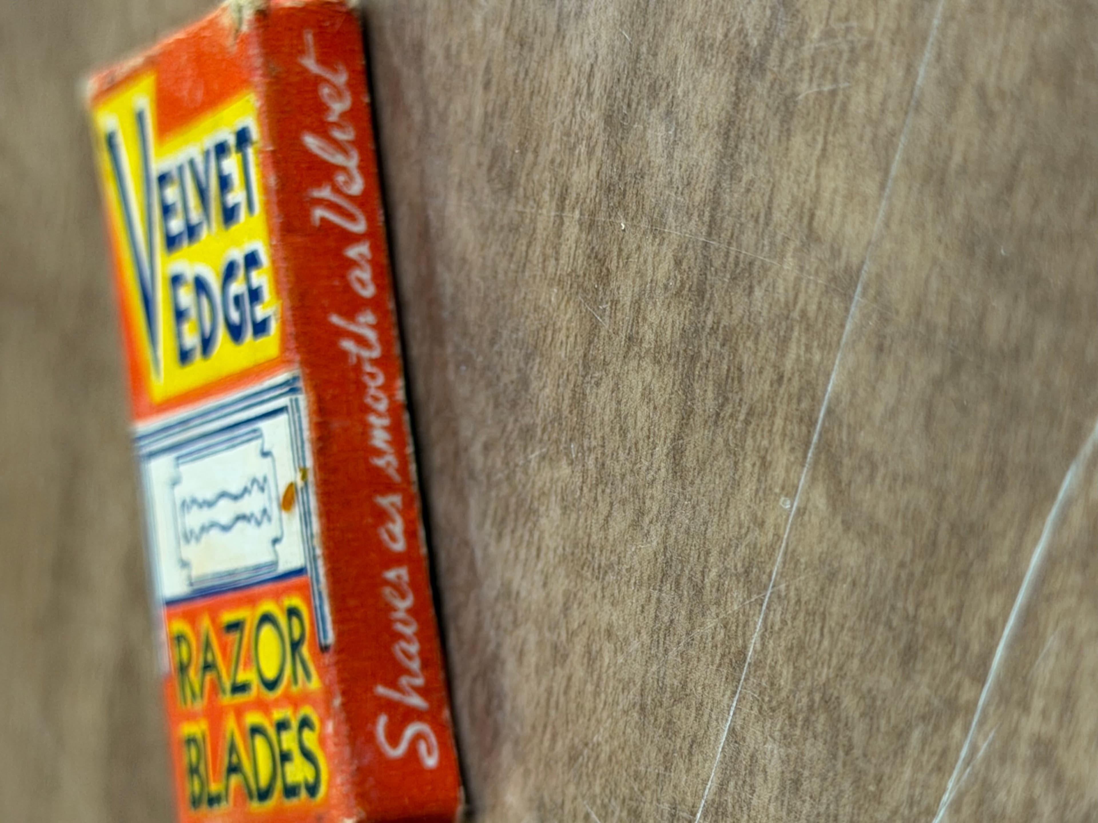 Velvet Edge Razor Blades Vintage Packaging - Thumbnail 3