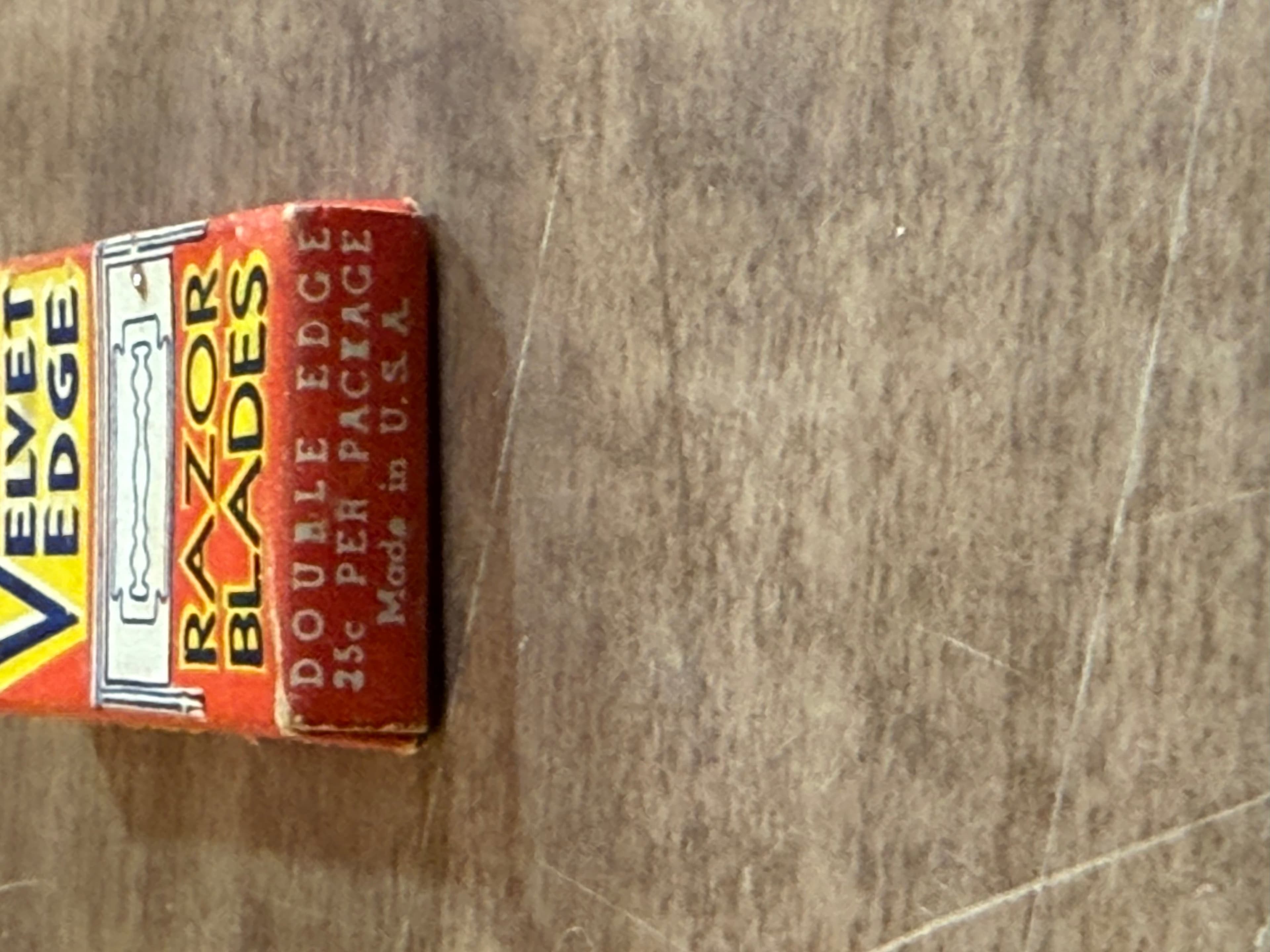 Velvet Edge Razor Blades Vintage Packaging - Thumbnail 5