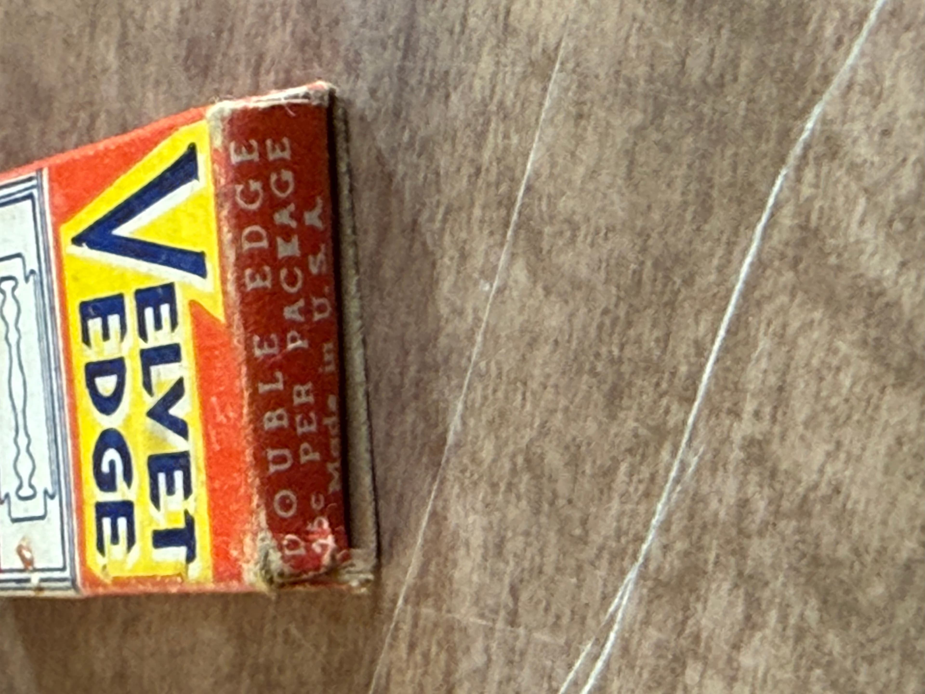 Velvet Edge Razor Blades Vintage Packaging - Thumbnail 4