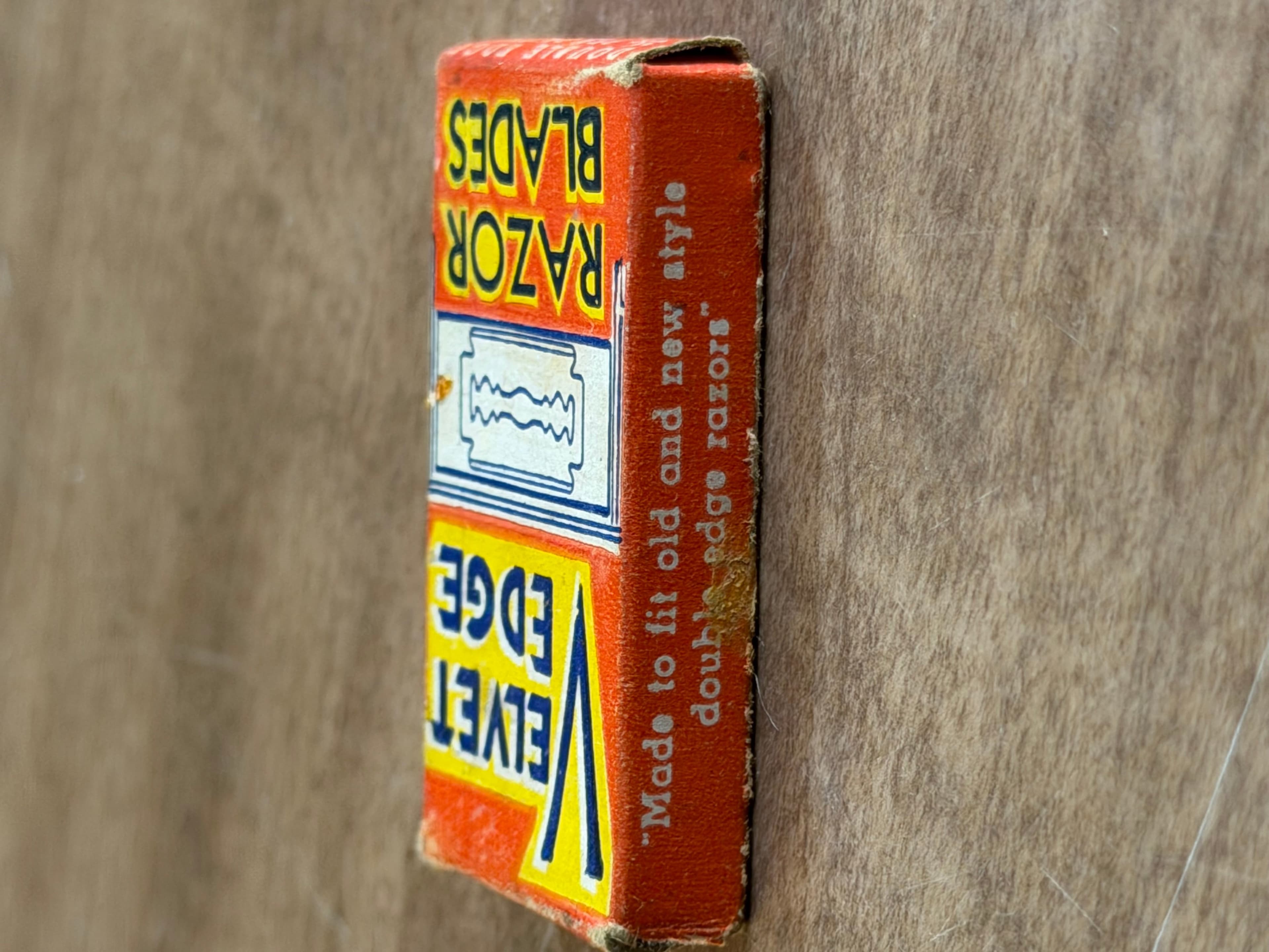 Velvet Edge Razor Blades Vintage Packaging - Thumbnail 6