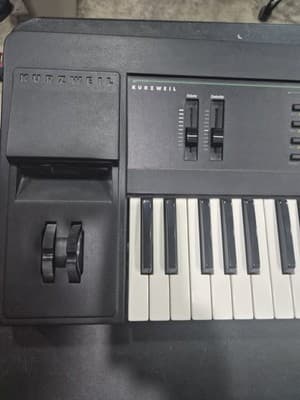 Kurzweil K2000 Variable Architecture Synthesis Technology VAST Keyboard W/ Case - Thumbnail 8