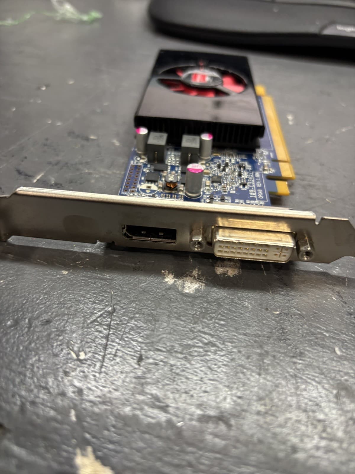 Full sized AMD RADEON HD 7570 1GB Video Card DVI & Displayport Dell 0NJ0D3 NJ0D3 - Thumbnail 4