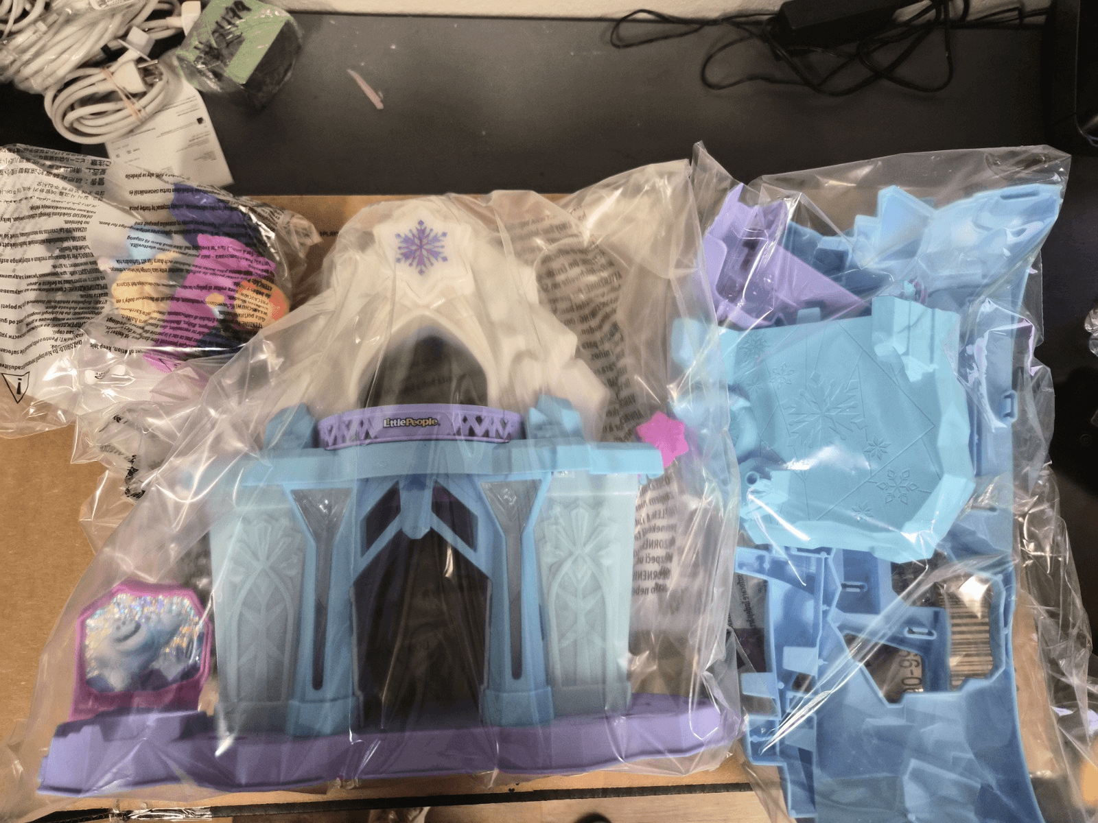 Fisher-Price Little People – Disney Frozen Elsa’s Enchanted Lights Palace - New - Thumbnail 3