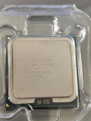 Intel SLA8X Pentium Dual Core E2200 2.2GHz 1MB Cache 800MHz LGA775 - Image 1