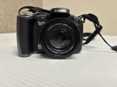 Canon PowerShot S5 IS 8.0MP Digital Camera Bundle w/ Case - Image 1