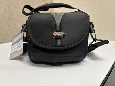 Canon PowerShot S5 IS 8.0MP Digital Camera Bundle w/ Case - Thumbnail 3