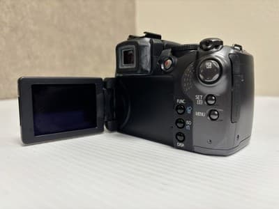 Canon PowerShot S5 IS 8.0MP Digital Camera Bundle w/ Case, 4GB SD Card - Thumbnail 2