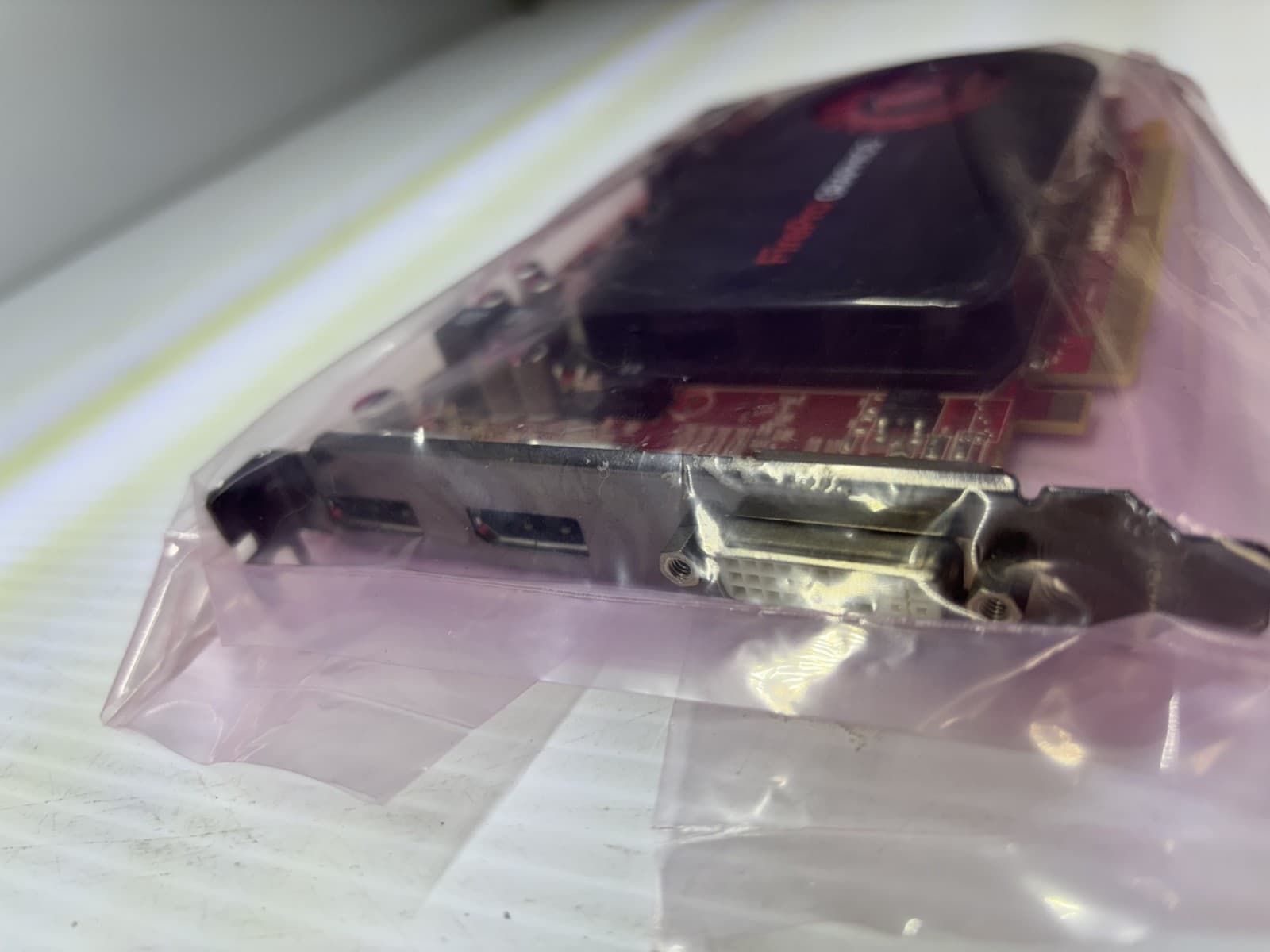 AMD FirePro V4900 graphics card - Thumbnail 3