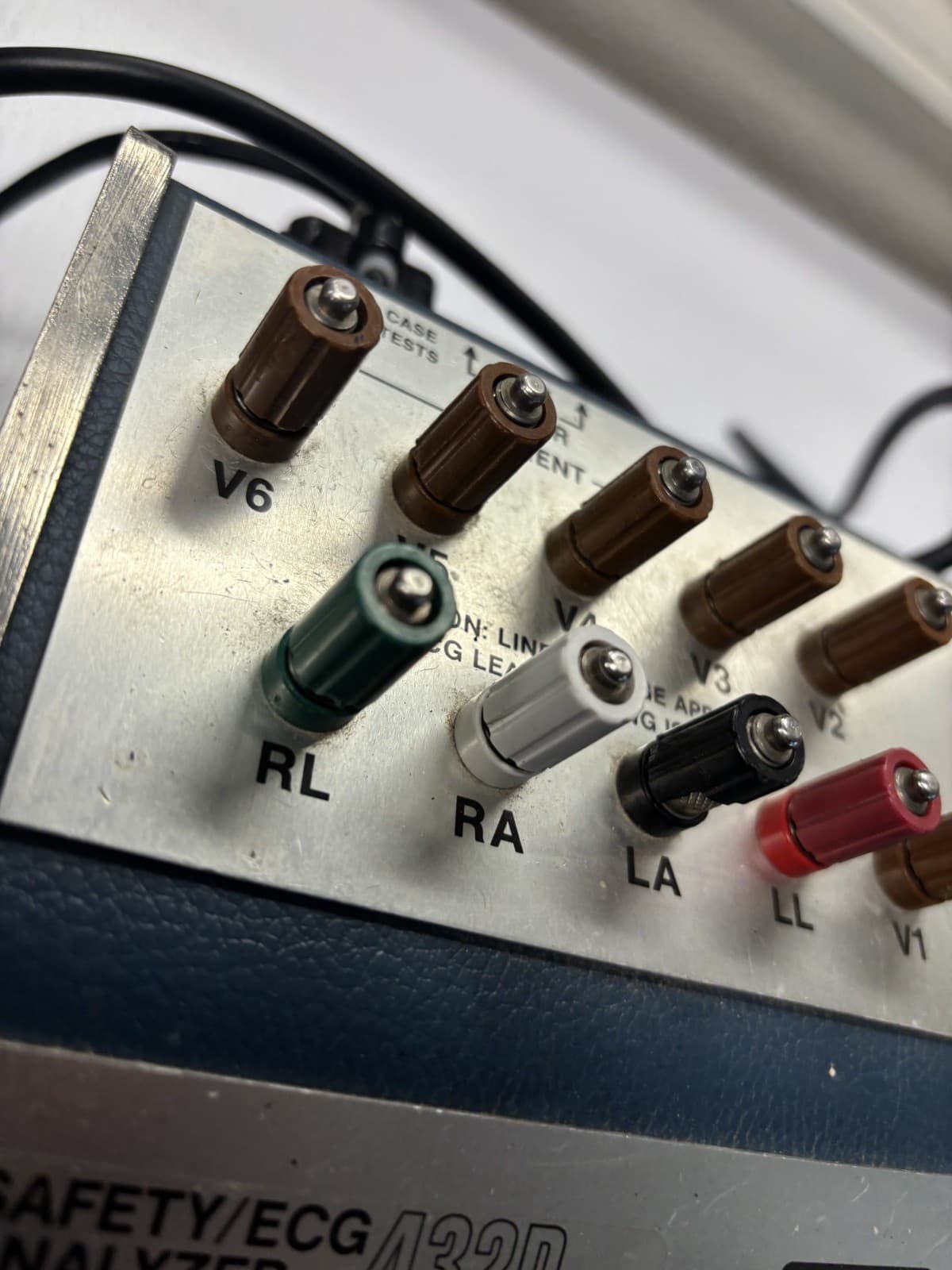 dynatech nevada 432d safety ecg leakage analyzer 220V outlet [3*B-21] - Thumbnail 2