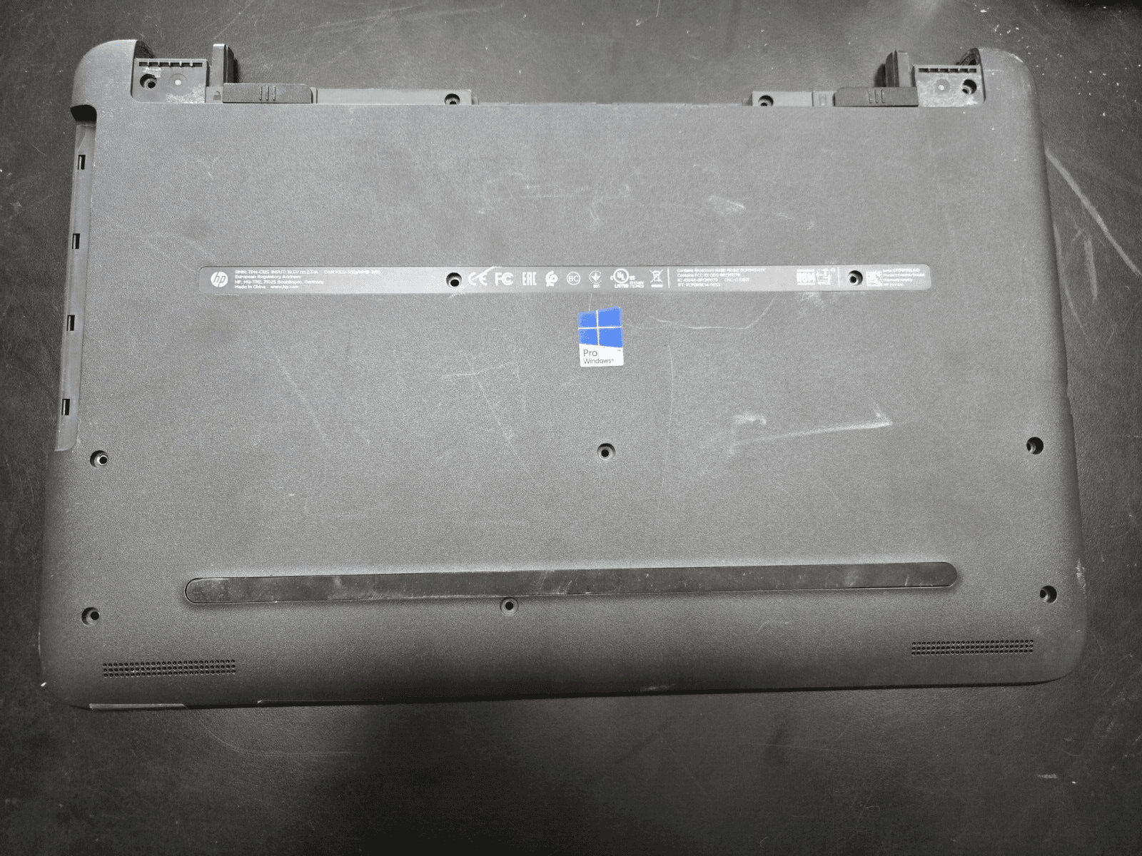 GENUINE HP 250 G4 LAPTOP BOTTOM BASE CASE COVER ENCLOSURE 814614-001 GRADE C - Image 1