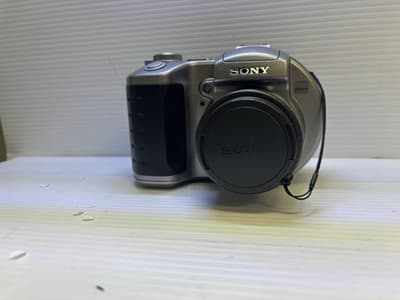 Sony CD Mavica ( Model:MVC-CD400 ) Color Grey/Black 4.0 MP 6 X Zoom - Thumbnail 4