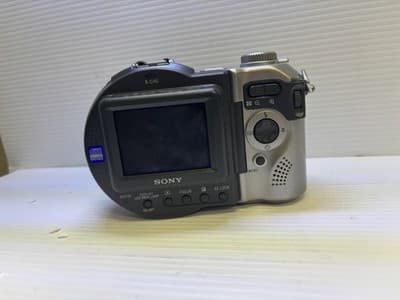 Sony CD Mavica ( Model:MVC-CD400 ) Color Grey/Black 4.0 MP 6 X Zoom - Thumbnail 2