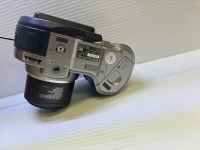 Sony CD Mavica ( Model:MVC-CD400 ) Color Grey/Black 4.0 MP 6 X Zoom - Thumbnail 6