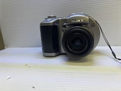Sony CD Mavica ( Model:MVC-CD400 ) Color Grey/Black 4.0 MP 6 X Zoom - Thumbnail 5