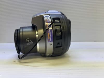 Sony CD Mavica ( Model:MVC-CD400 ) Color Grey/Black 4.0 MP 6 X Zoom - Thumbnail 3