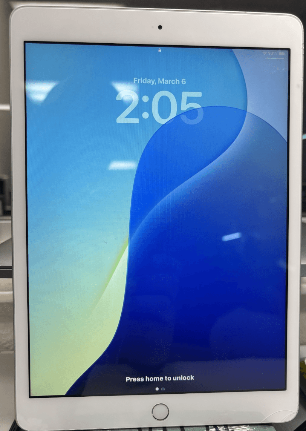 Apple iPad 7th Gen 32GB 10.2" Wi-Fi Only Model A2197 | WHITE/SILVER see descript - Image 1