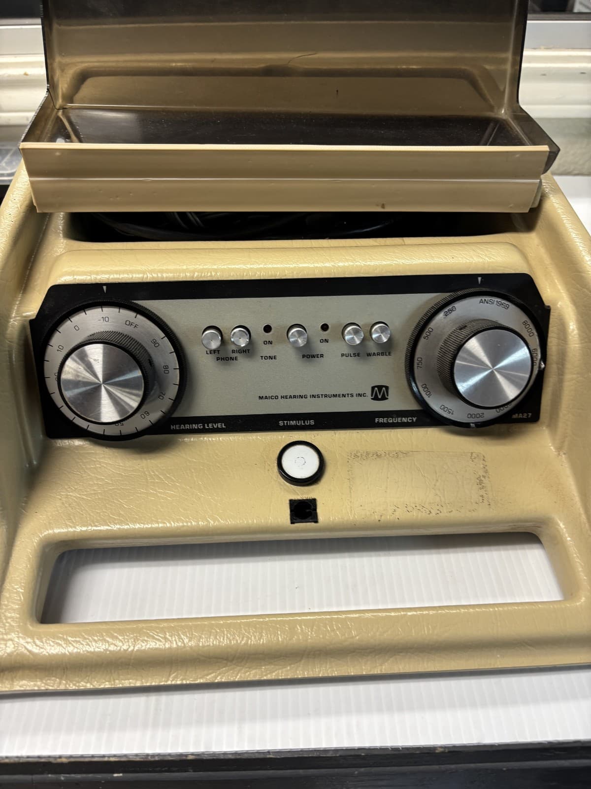 Maico MA27 Portable Screening Audiometer Hearing Tester w/ Headphones - Image 1