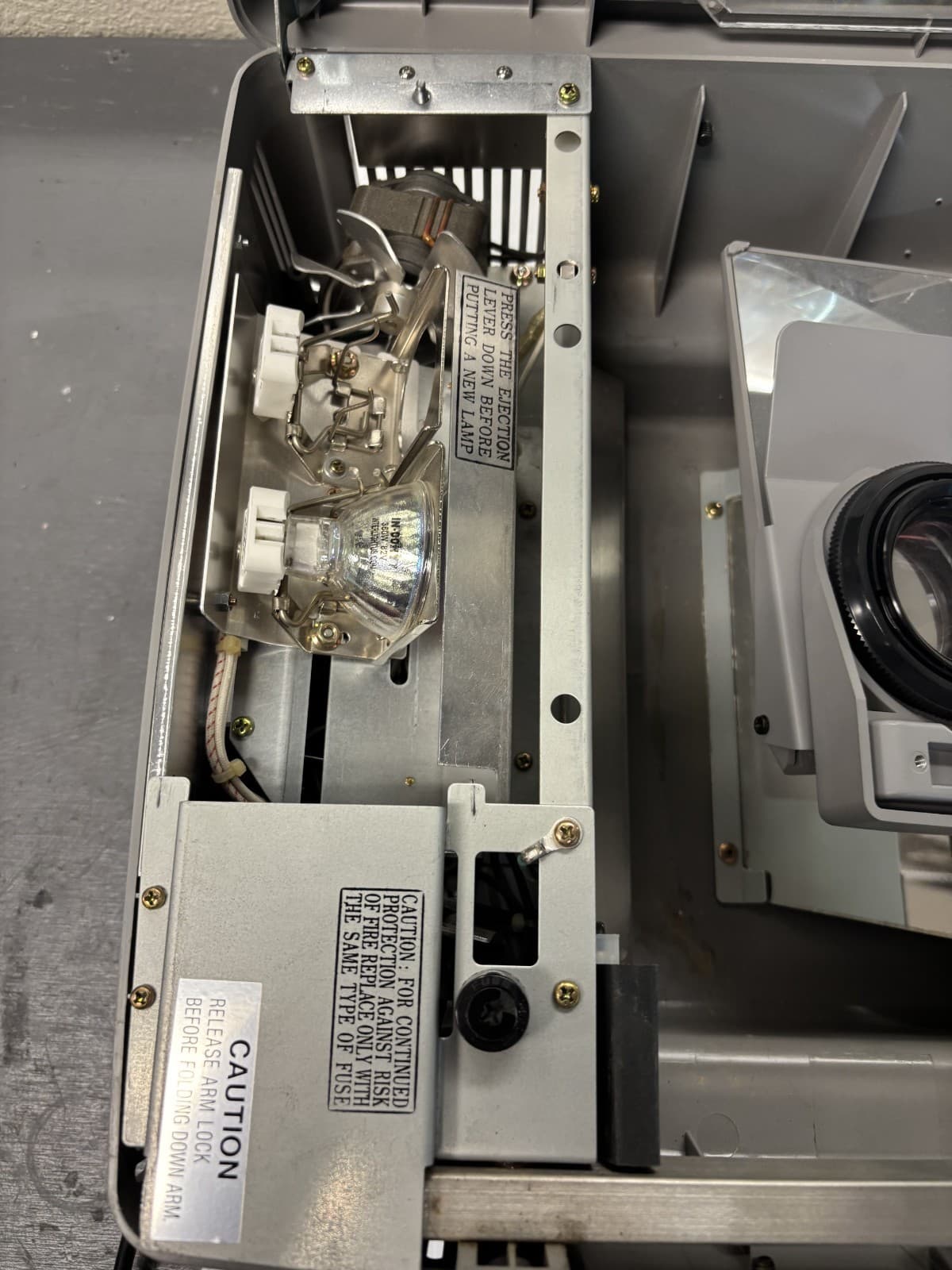 vintage oki ohp-4100 over head projector with new light bulb - Thumbnail 6