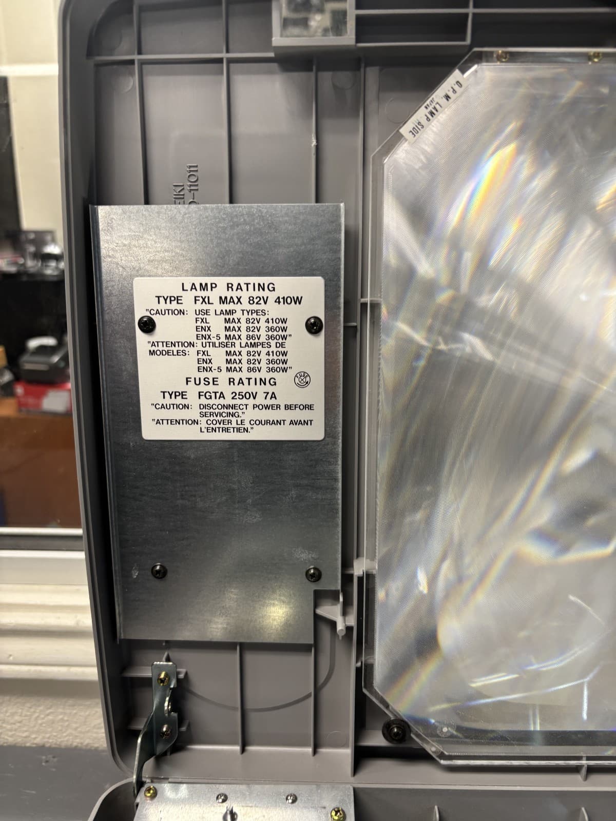 vintage oki ohp-4100 over head projector with new light bulb - Thumbnail 4