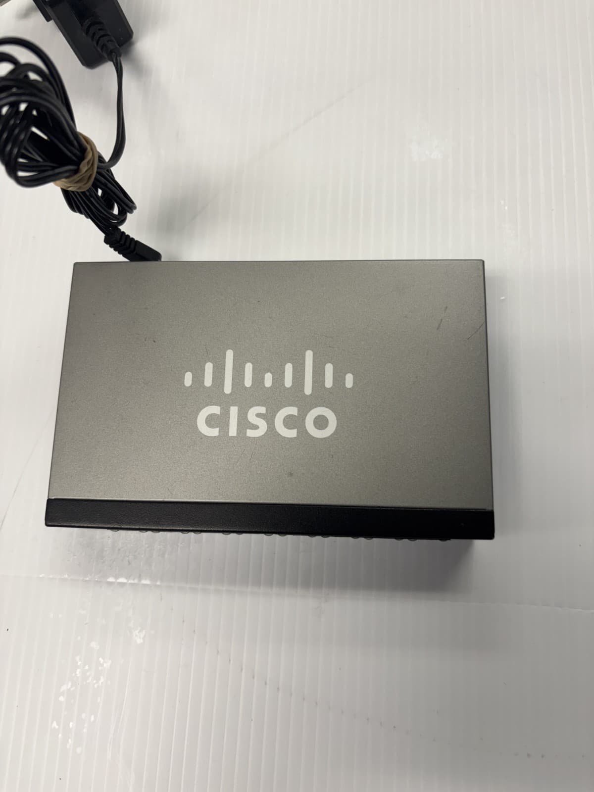 Cisco Small Business 8 Port Gigabit Smart Switch SG100d-08 - Thumbnail 2
