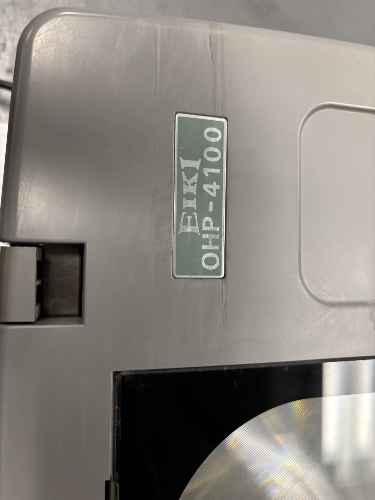 vintage oki ohp-4100 over head projector with new light bulb - Thumbnail 2