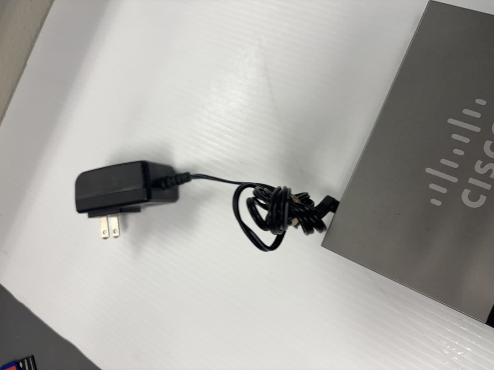 Cisco Small Business 8 Port Gigabit Smart Switch SG100d-08 - Thumbnail 3