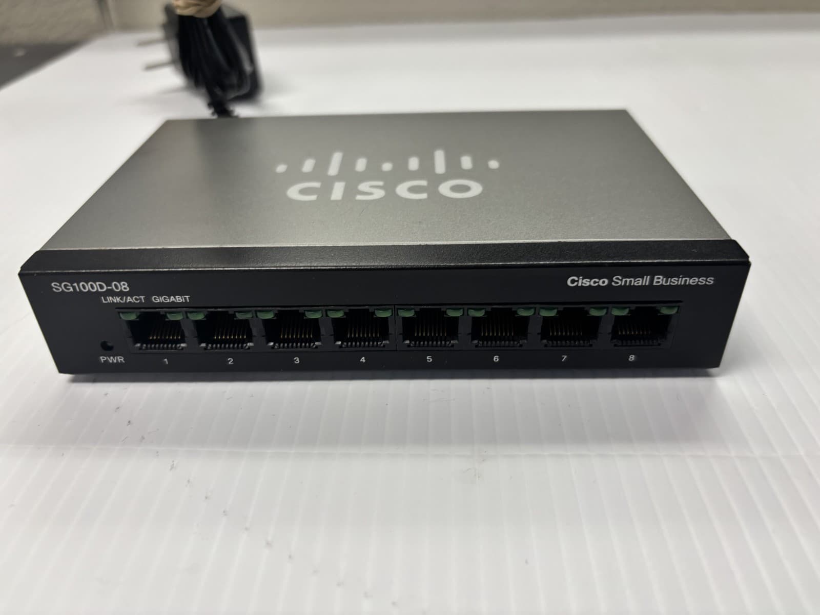 Cisco Small Business 8 Port Gigabit Smart Switch SG100d-08 - Image 1