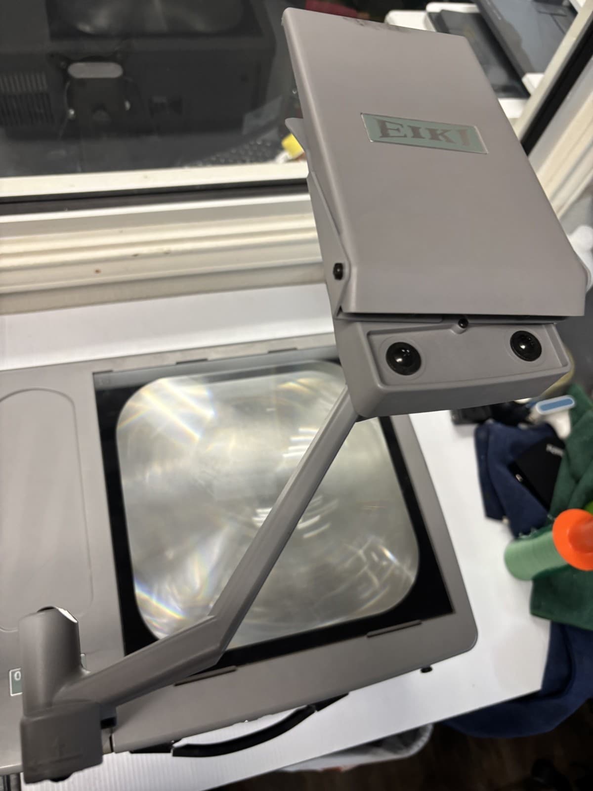 vintage oki ohp-4100 over head projector with new light bulb - Thumbnail 8