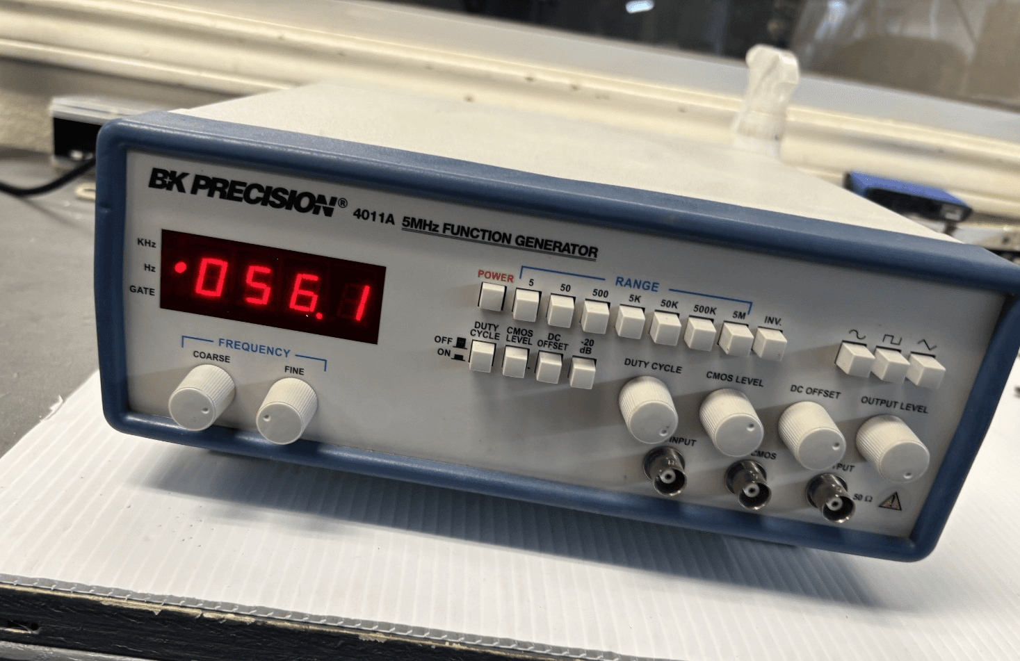 BK Precision 4011A 5MHz Function Generator turns on sold as is - Thumbnail 2