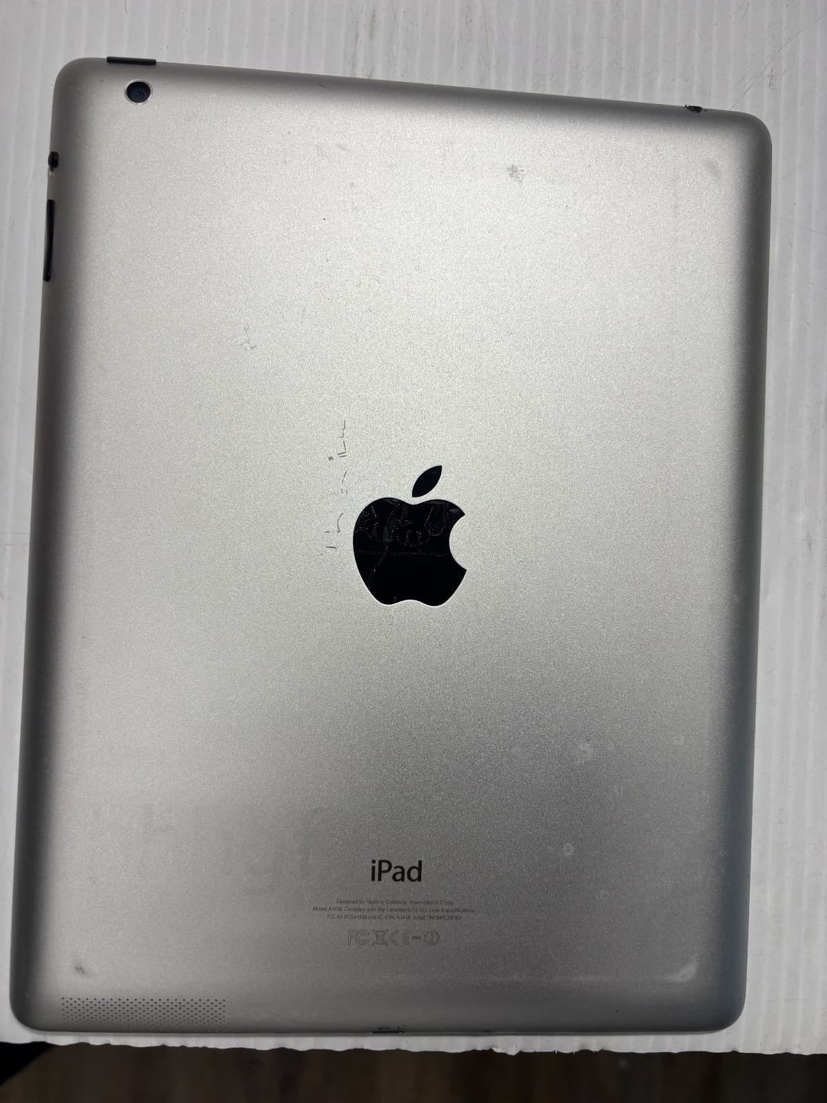 Apple iPad A1458 Tablet Silver Black iOS Apple iPad Series Model A1458 - Thumbnail 2