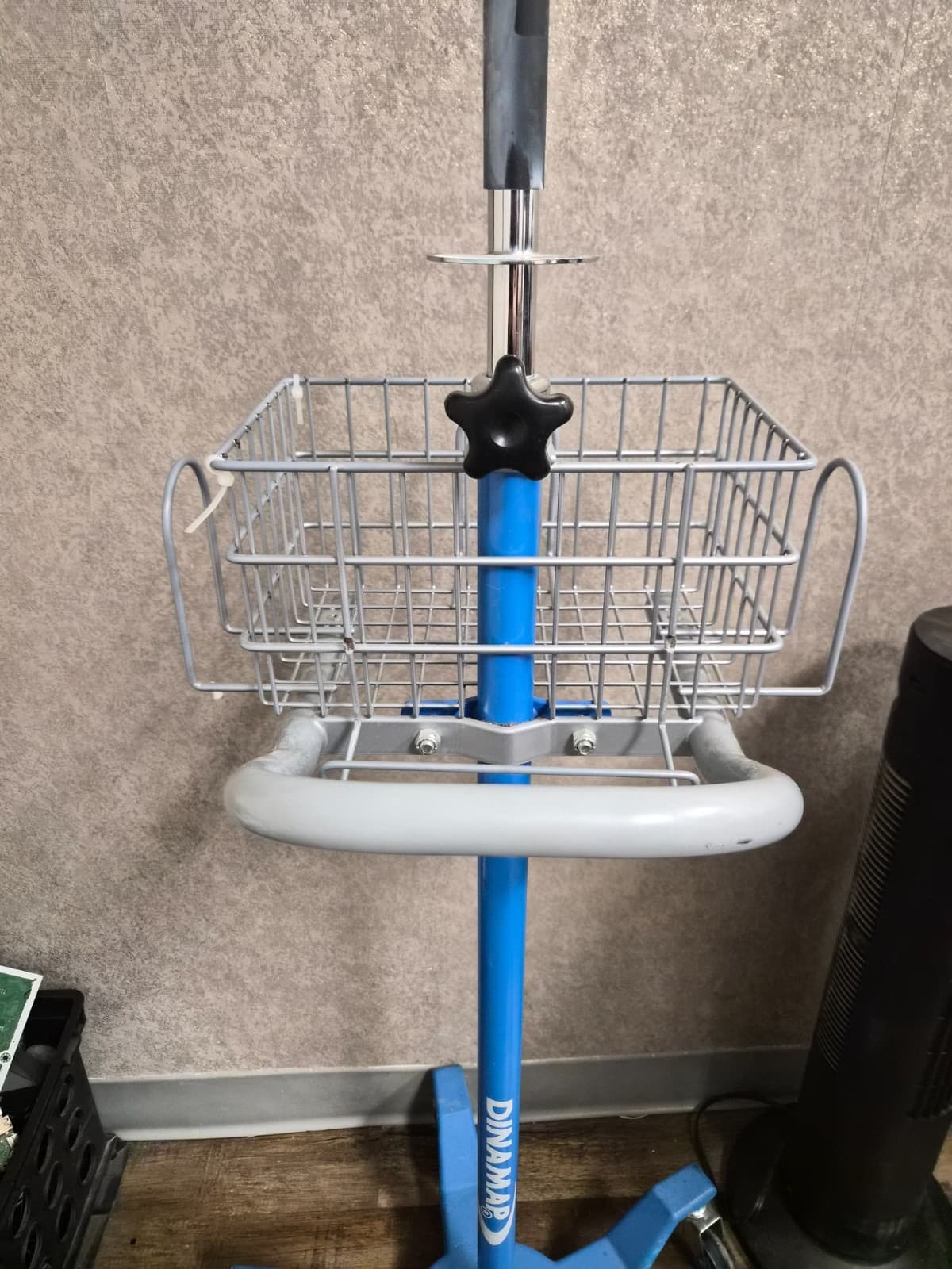 GE Dinamap Carescape V100 Mobile Patient Monitor Rolling Stand Cart 300 400 200 - Thumbnail 2