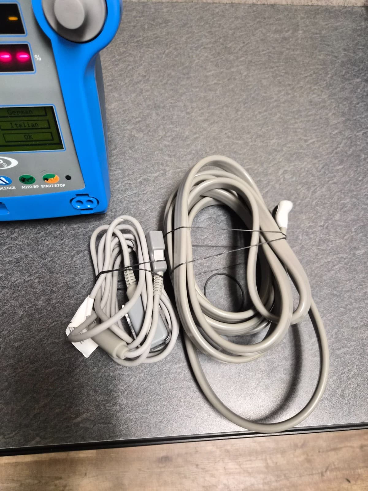 GE Dinamap Pro 400V2 Vital Signs Monitor - Thumbnail 2