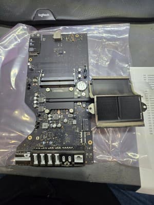 Apple iMac 21.5" A1418 Mid 2017 i5-7360U 2.3GHz Iris 640 Logic Board 820-00629-A - Image 1