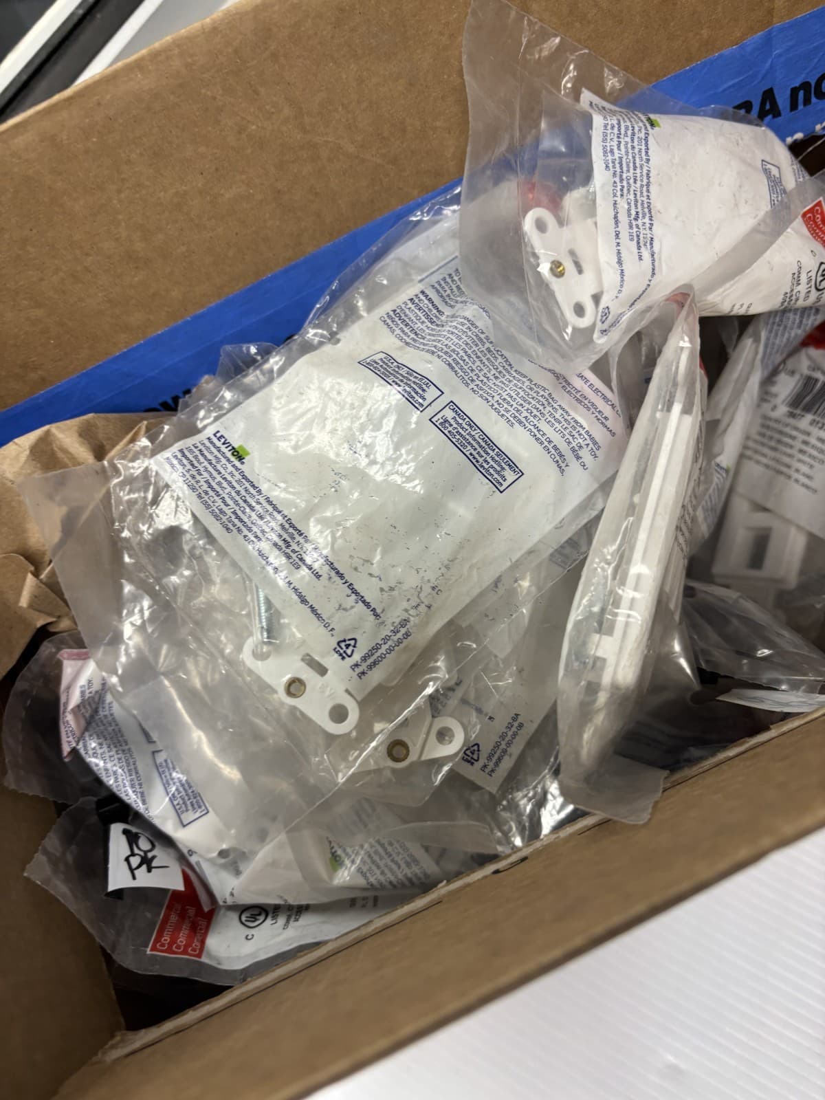 40 - Leviton White 3-Port Decora Quickport Insert White Wallplate Cover 41643-W - Thumbnail 2