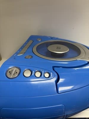 Hamilton Buhl Portable Bluetooth CD Player with Casssette Recorder and FM Radio - Thumbnail 11