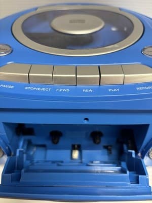 Hamilton Buhl Portable Bluetooth CD Player with Casssette Recorder and FM Radio - Thumbnail 8