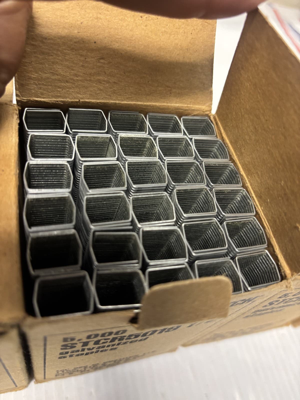 Bostitch STCR5019 1/2" Galvanized Staples- 4x5000pk - Thumbnail 3