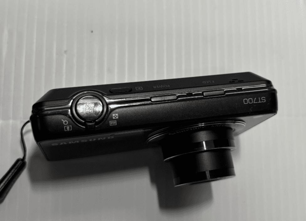 Samsung ST Series ST700 Dual View Digital Camera new bat/charger - Thumbnail 2