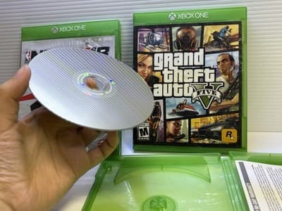 Grand Theft Auto V, 2K18, FIFA17 XBOX ONE GAME LOT - Thumbnail 5