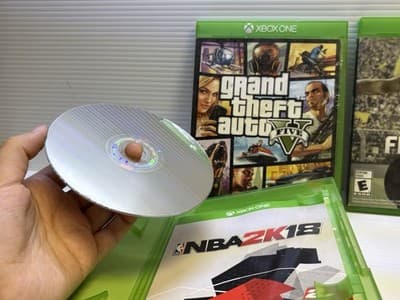 Grand Theft Auto V, 2K18, FIFA17 XBOX ONE GAME LOT - Thumbnail 3