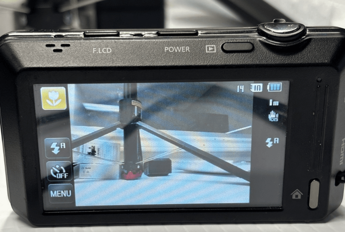 Samsung ST Series ST700 Dual View Digital Camera new bat/charger - Thumbnail 5