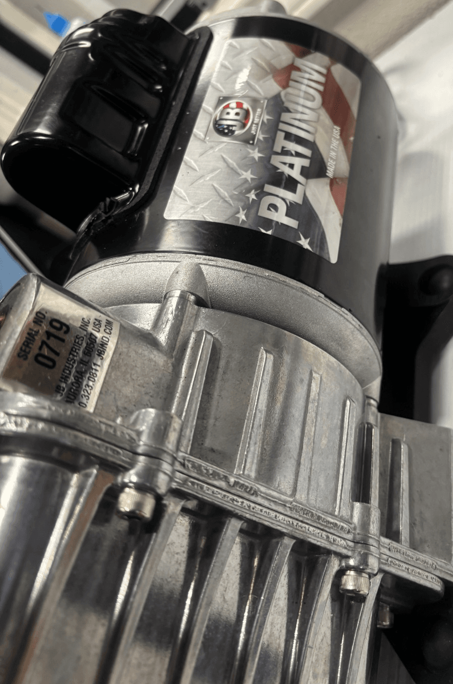 JB Industries DV-142N Platinum 5 CFm Vacuum Pump with vacuum pump oil - Thumbnail 3