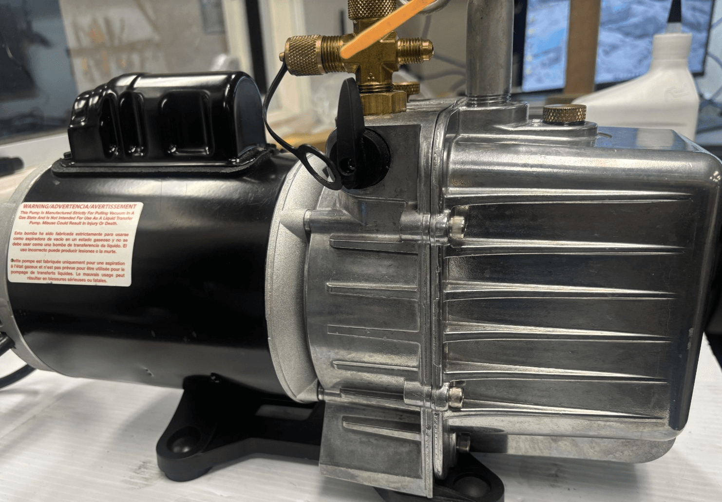 JB Industries DV-142N Platinum 5 CFm Vacuum Pump with vacuum pump oil - Thumbnail 2